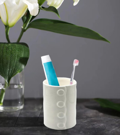 TOOTHBRUSH CUP WHITE